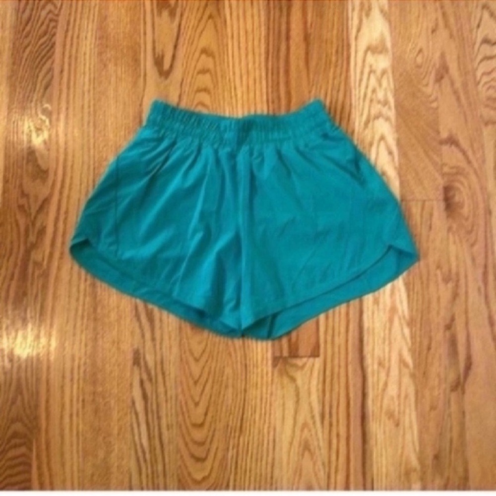 NWOT Lululemon Track That 5" Mid-Rise Lined Shorts- Green, Size 8